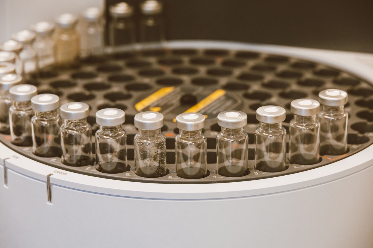 Mastering the First Impression: Your intriguing post title goes here An array of glass vials in a lab setting, ideal for scientific research visuals.